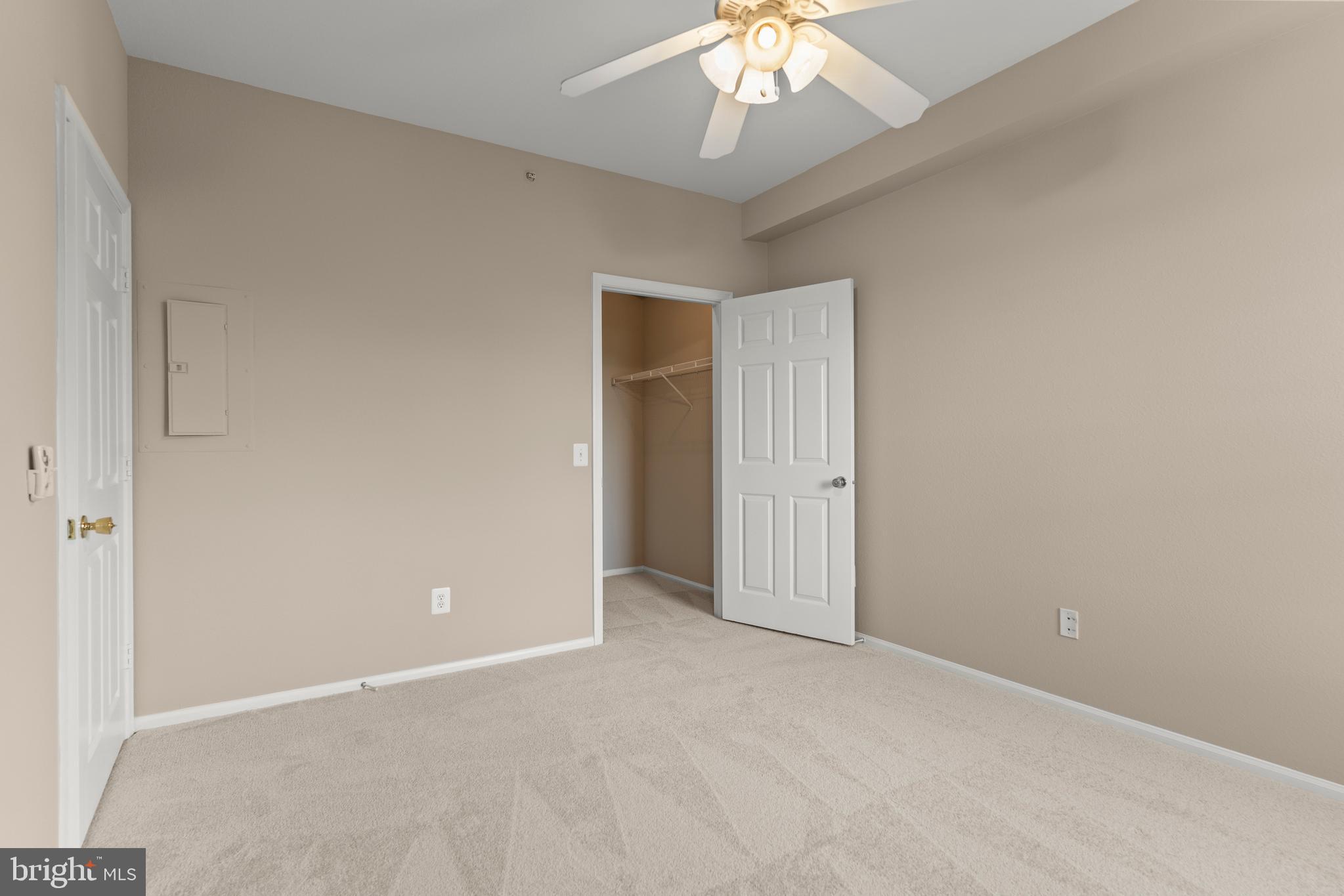 1550 SPRING GATE DRIVE 8409