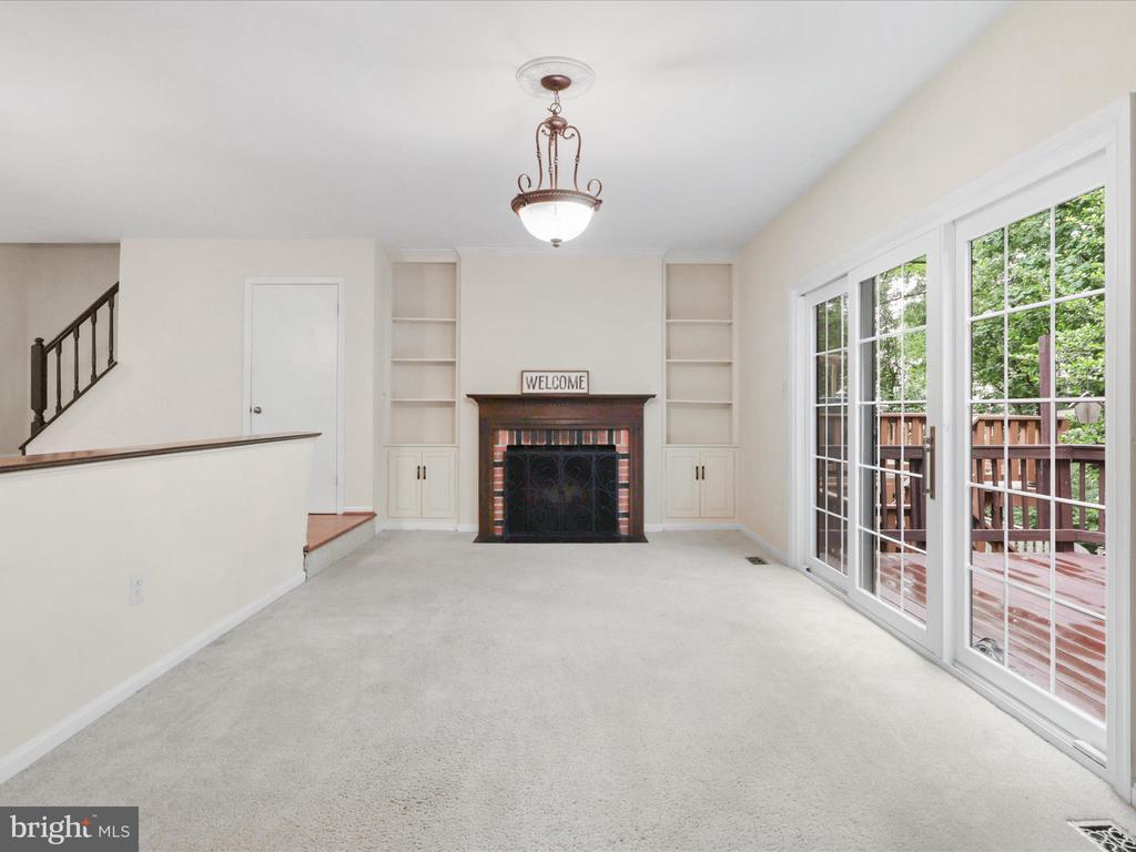 6007 SCARBOROUGH COMMONS LANE