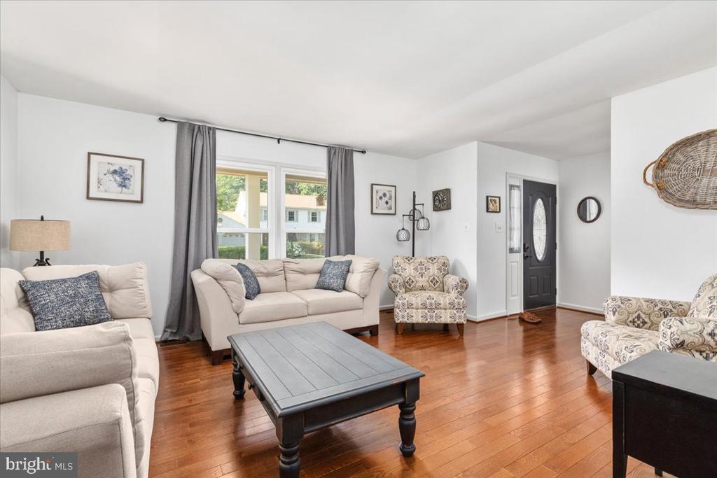 7577 WOODSTOWN DRIVE
