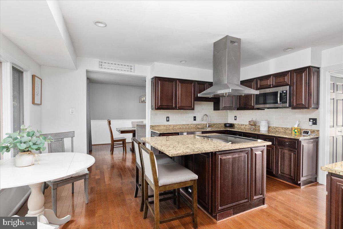 7577 WOODSTOWN DRIVE