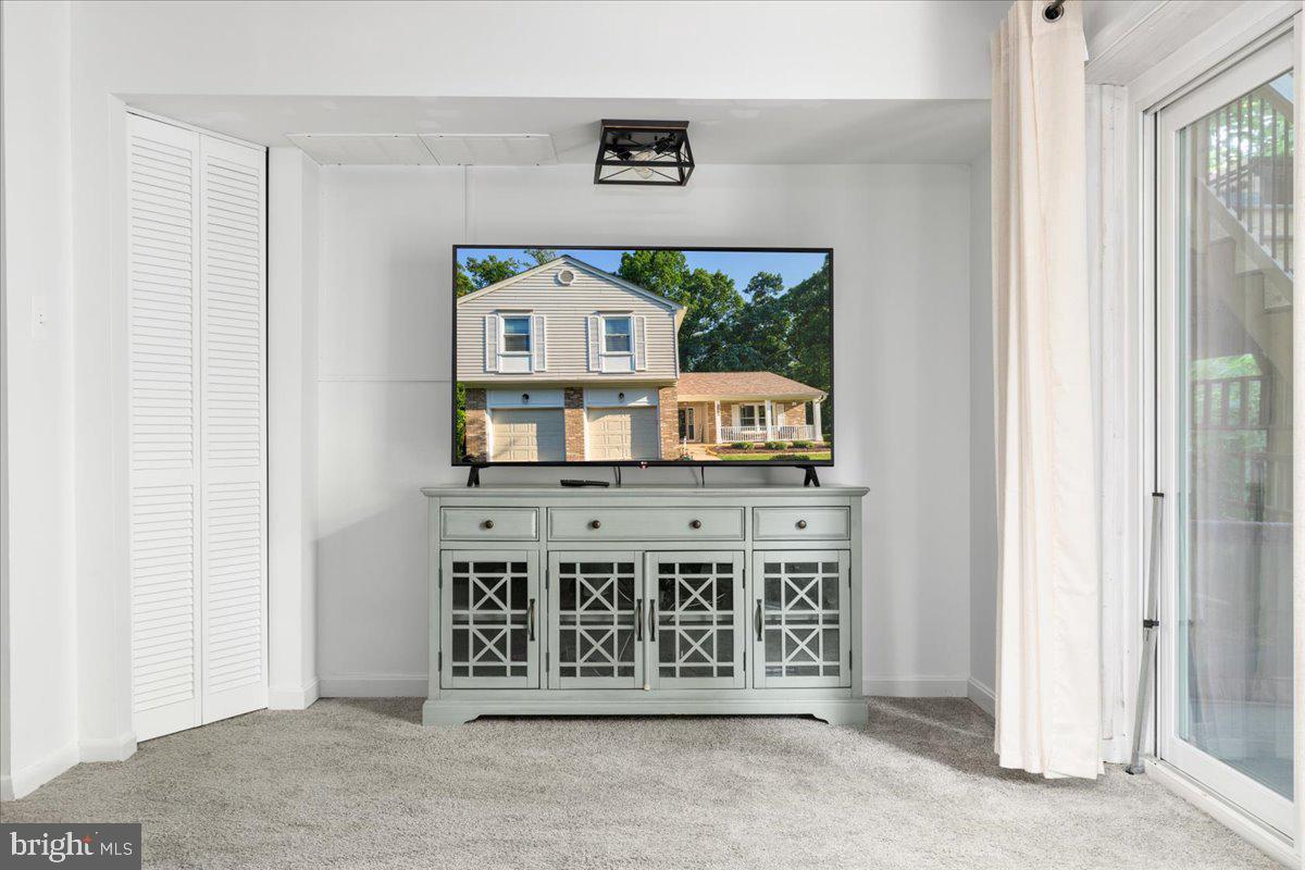 7577 WOODSTOWN DRIVE