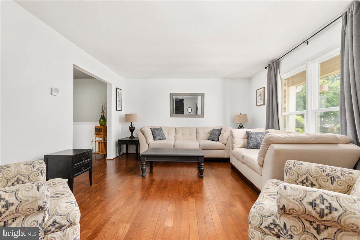 7577 WOODSTOWN DRIVE