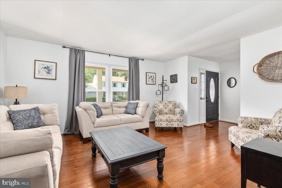 7577 WOODSTOWN DRIVE