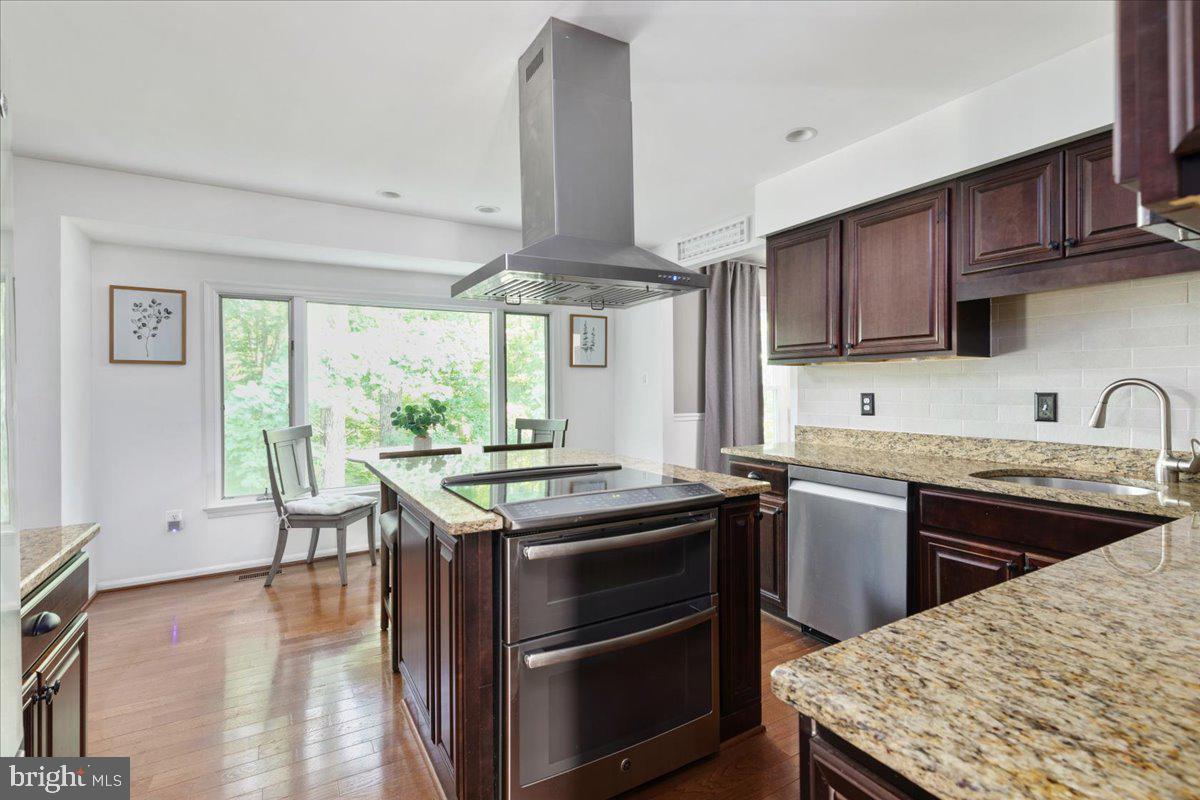 7577 WOODSTOWN DRIVE