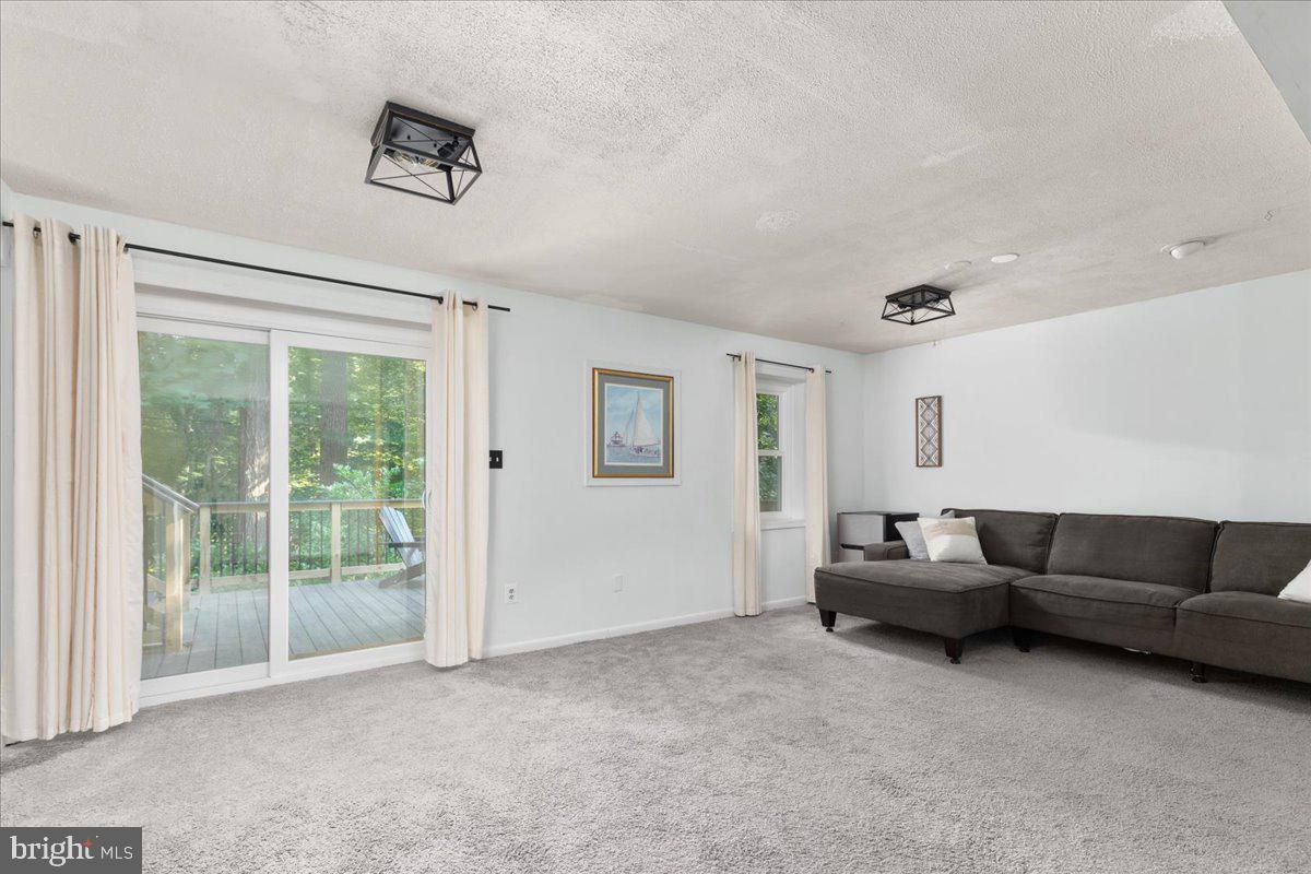 7577 WOODSTOWN DRIVE