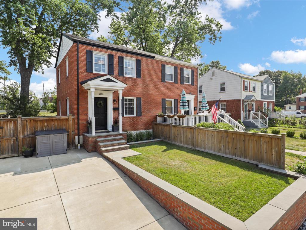2106 ARLINGTON TERRACE