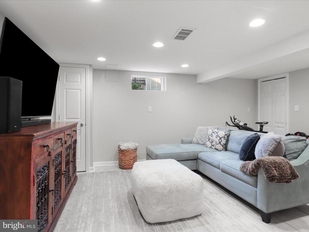 2106 ARLINGTON TERRACE