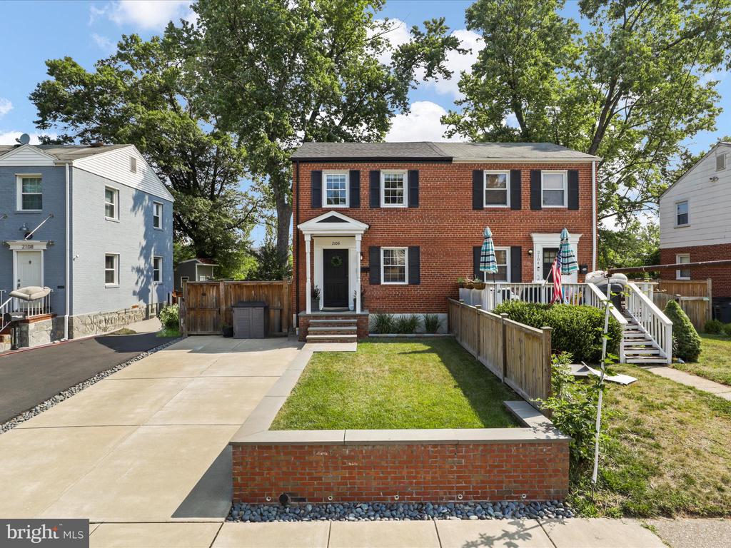 2106 ARLINGTON TERRACE