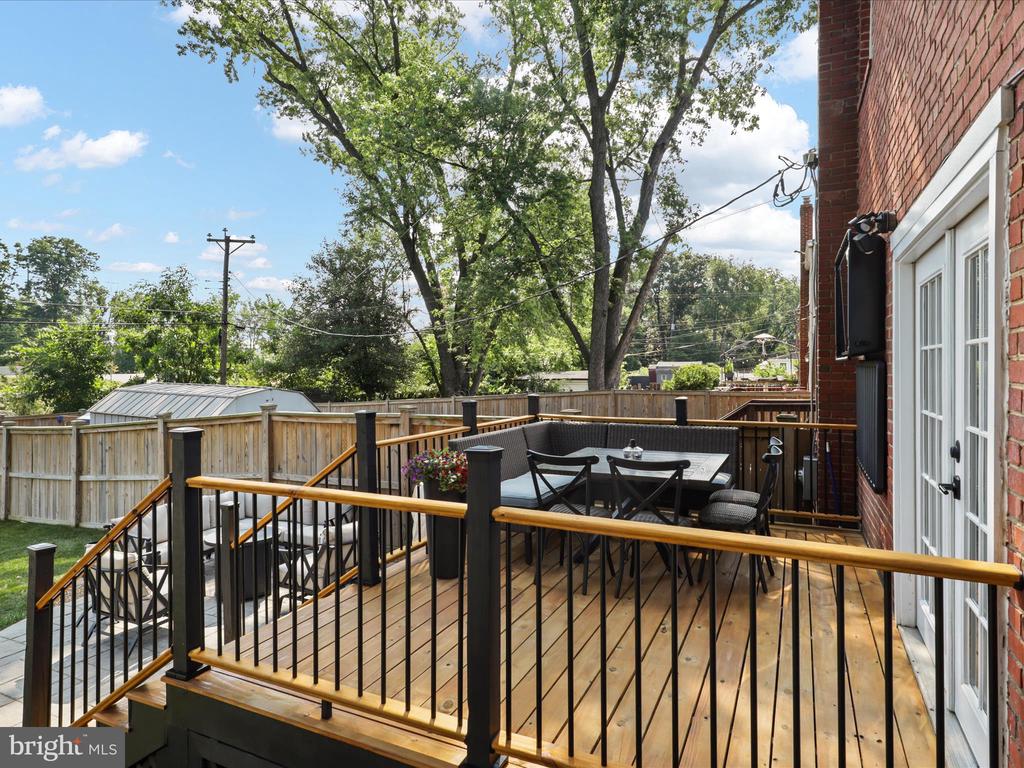 2106 ARLINGTON TERRACE