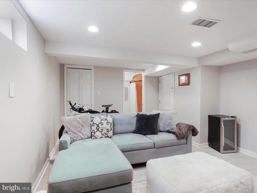 2106 ARLINGTON TERRACE
