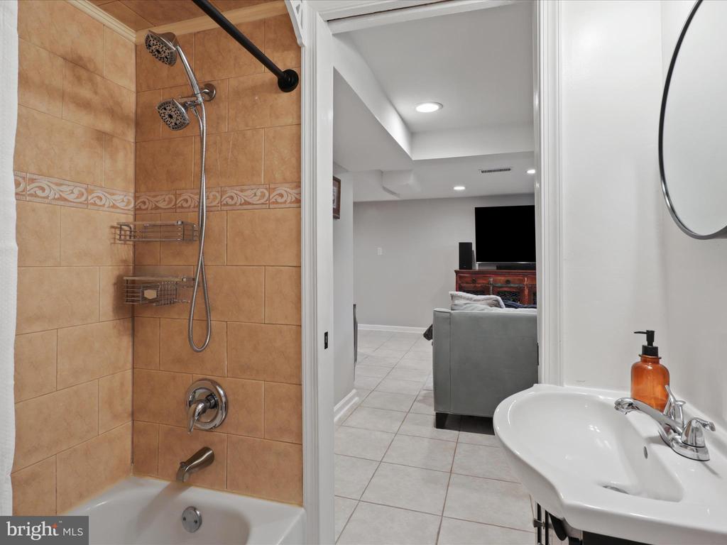 2106 ARLINGTON TERRACE