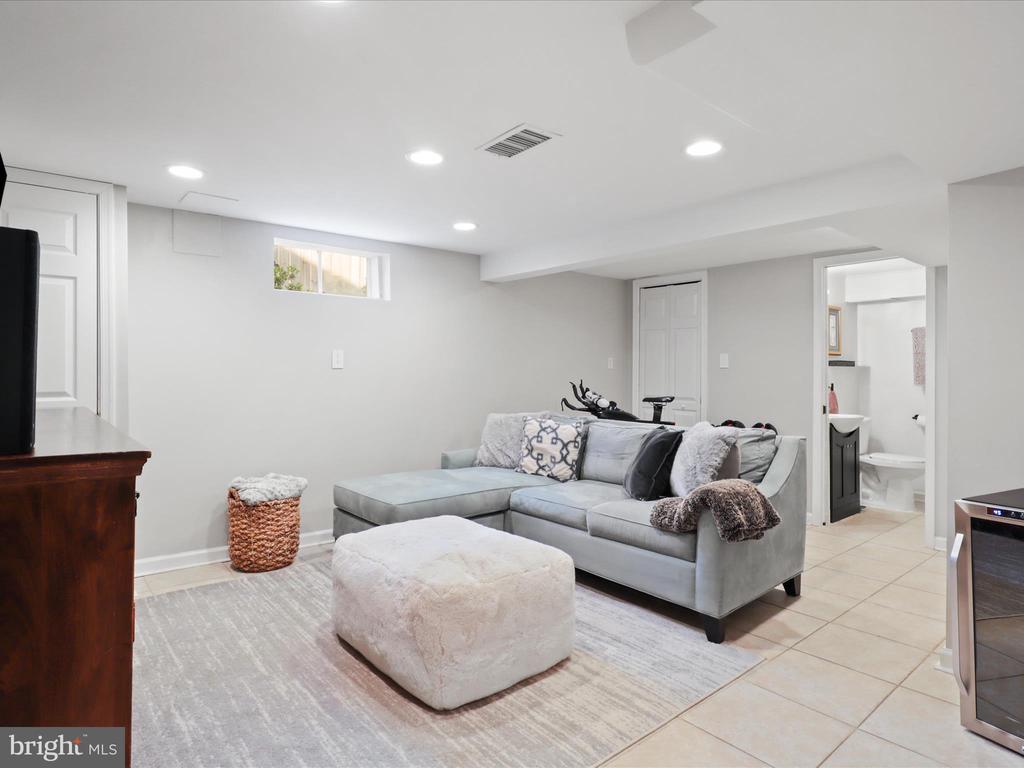 2106 ARLINGTON TERRACE