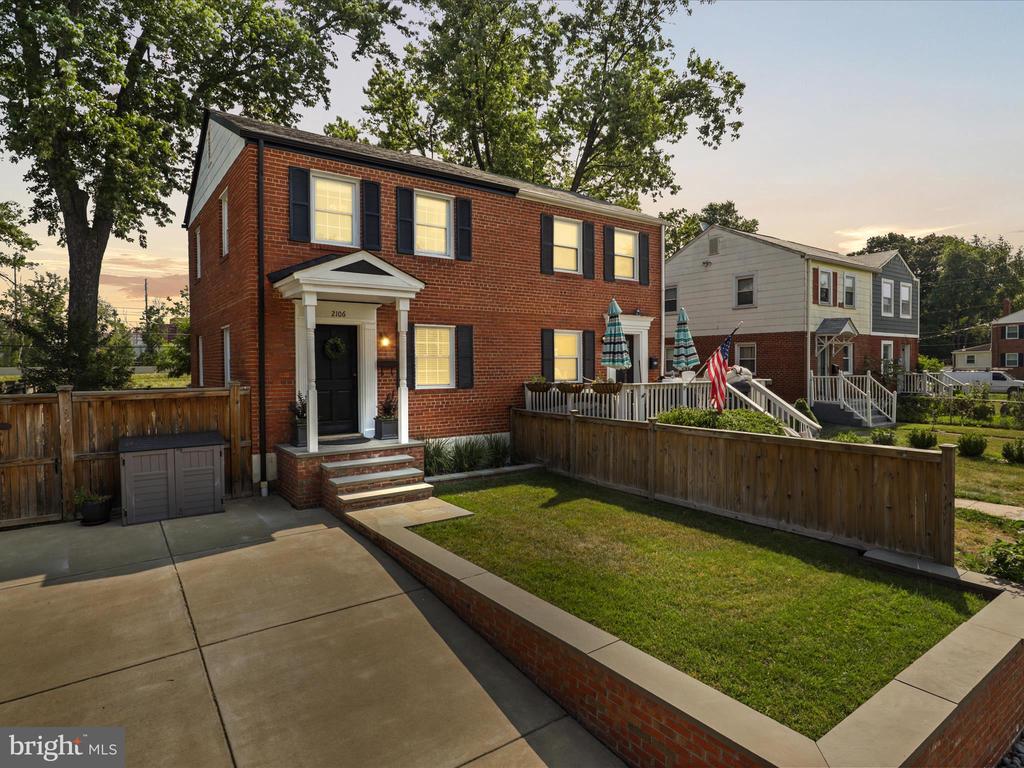 2106 ARLINGTON TERRACE
