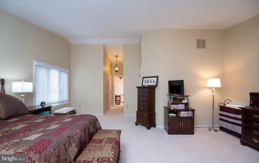11696 FOX GLEN DRIVE