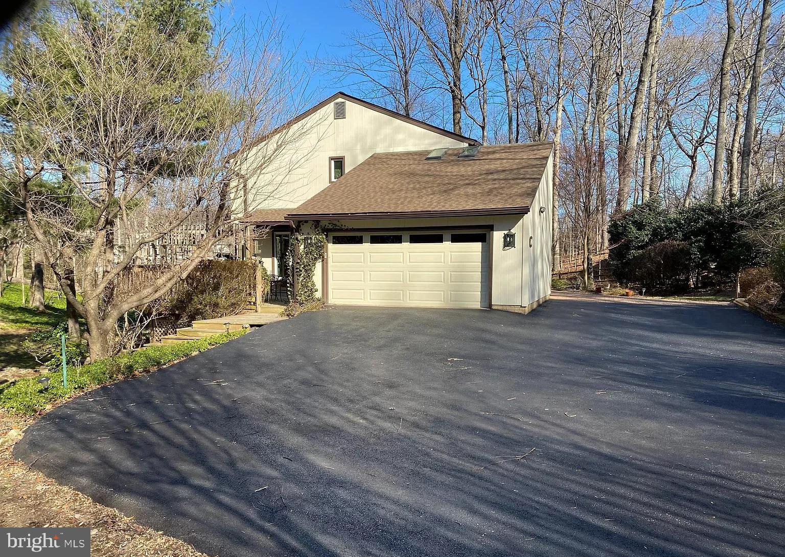 11696 FOX GLEN DRIVE