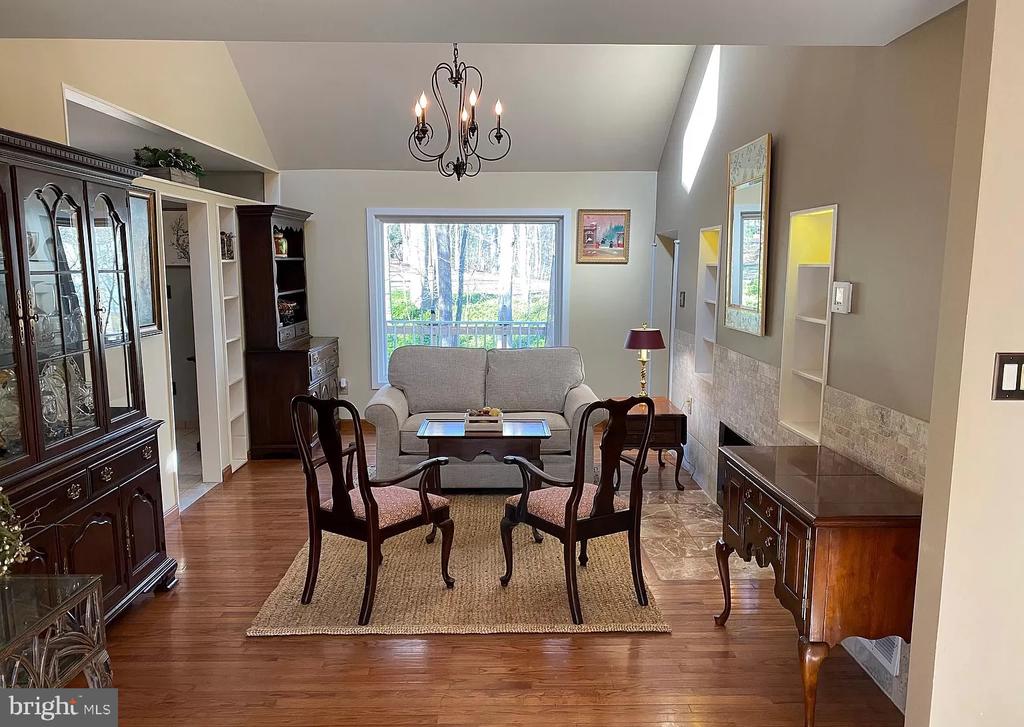 11696 FOX GLEN DRIVE
