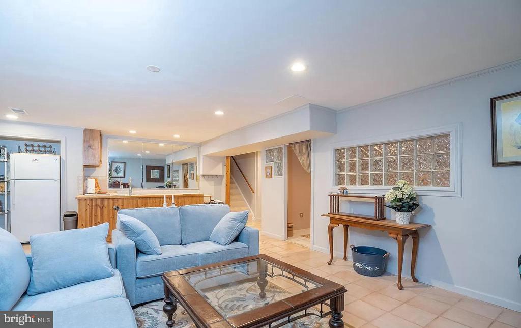 11696 FOX GLEN DRIVE