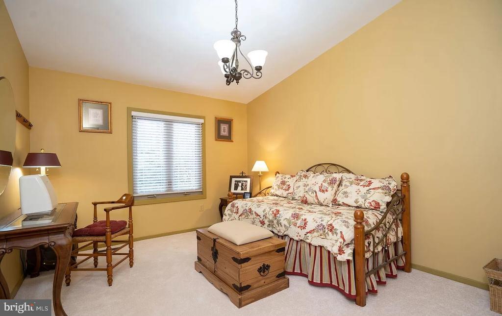 11696 FOX GLEN DRIVE