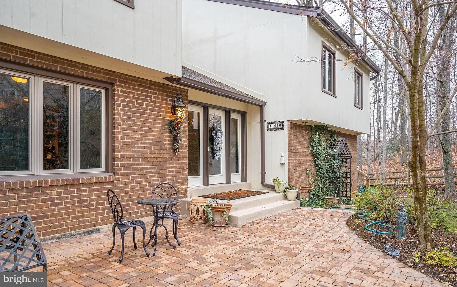 11696 FOX GLEN DRIVE