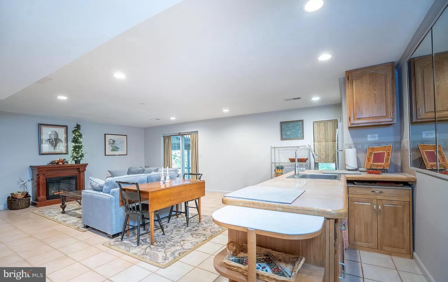 11696 FOX GLEN DRIVE