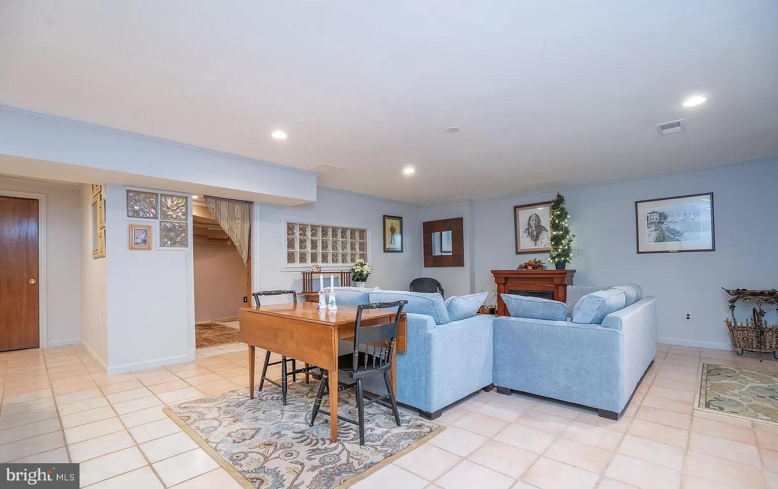 11696 FOX GLEN DRIVE