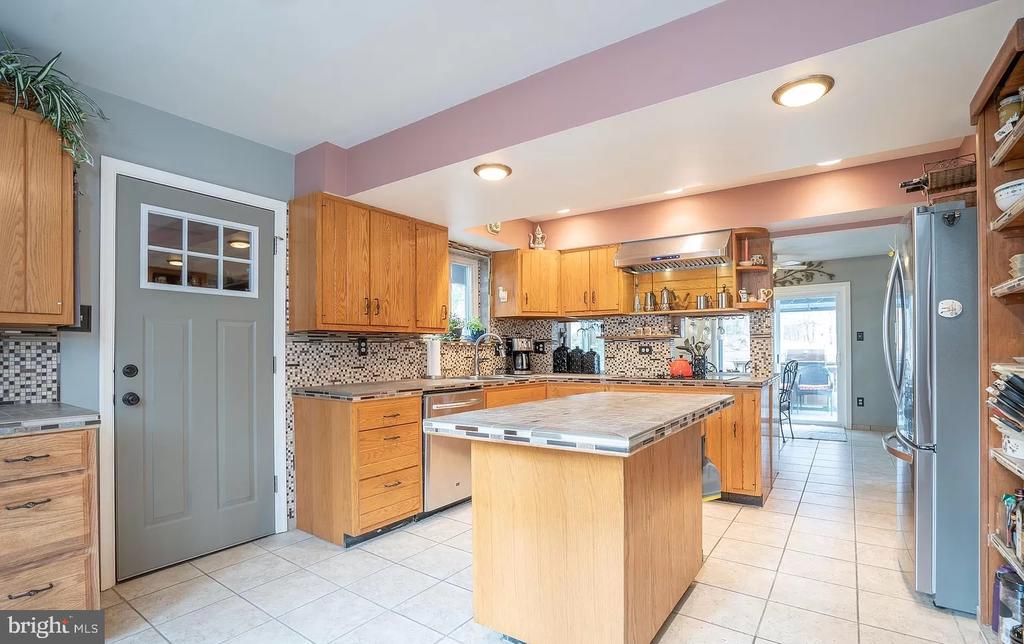 11696 FOX GLEN DRIVE