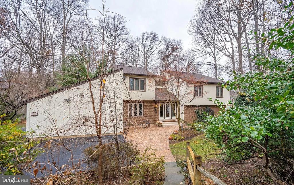 11696 FOX GLEN DRIVE