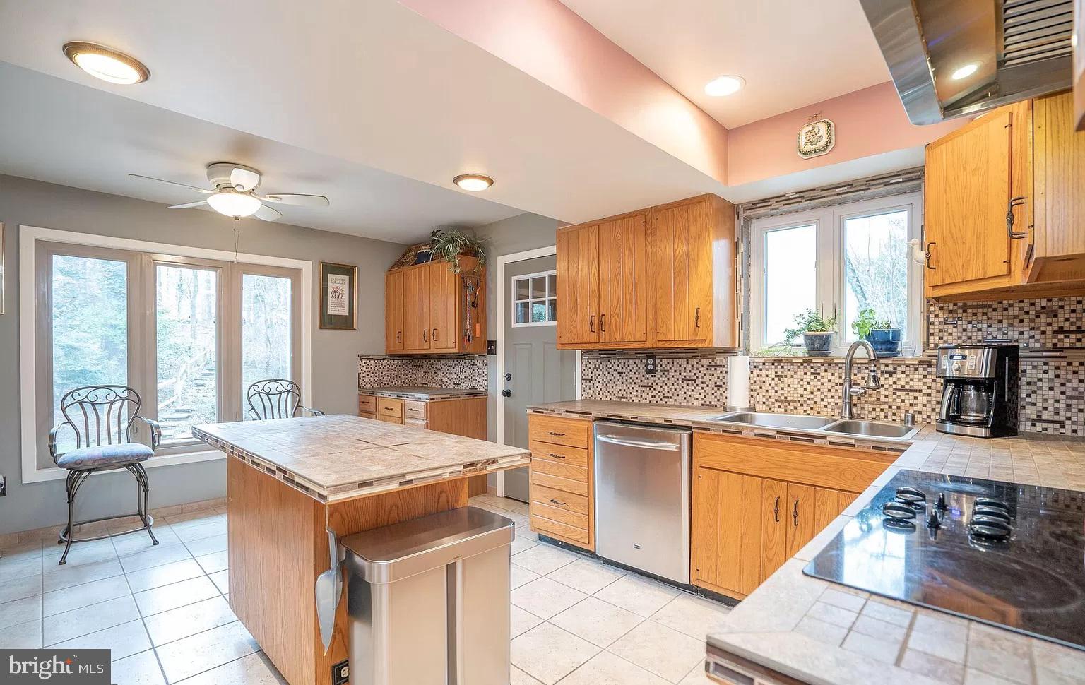 11696 FOX GLEN DRIVE