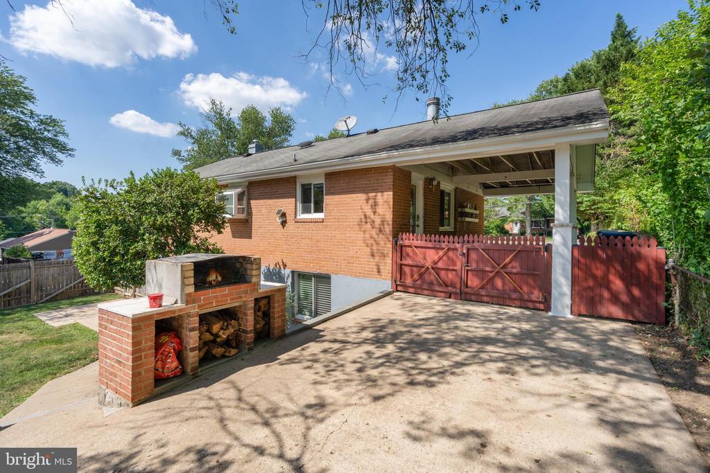 6326 DORSET DRIVE
