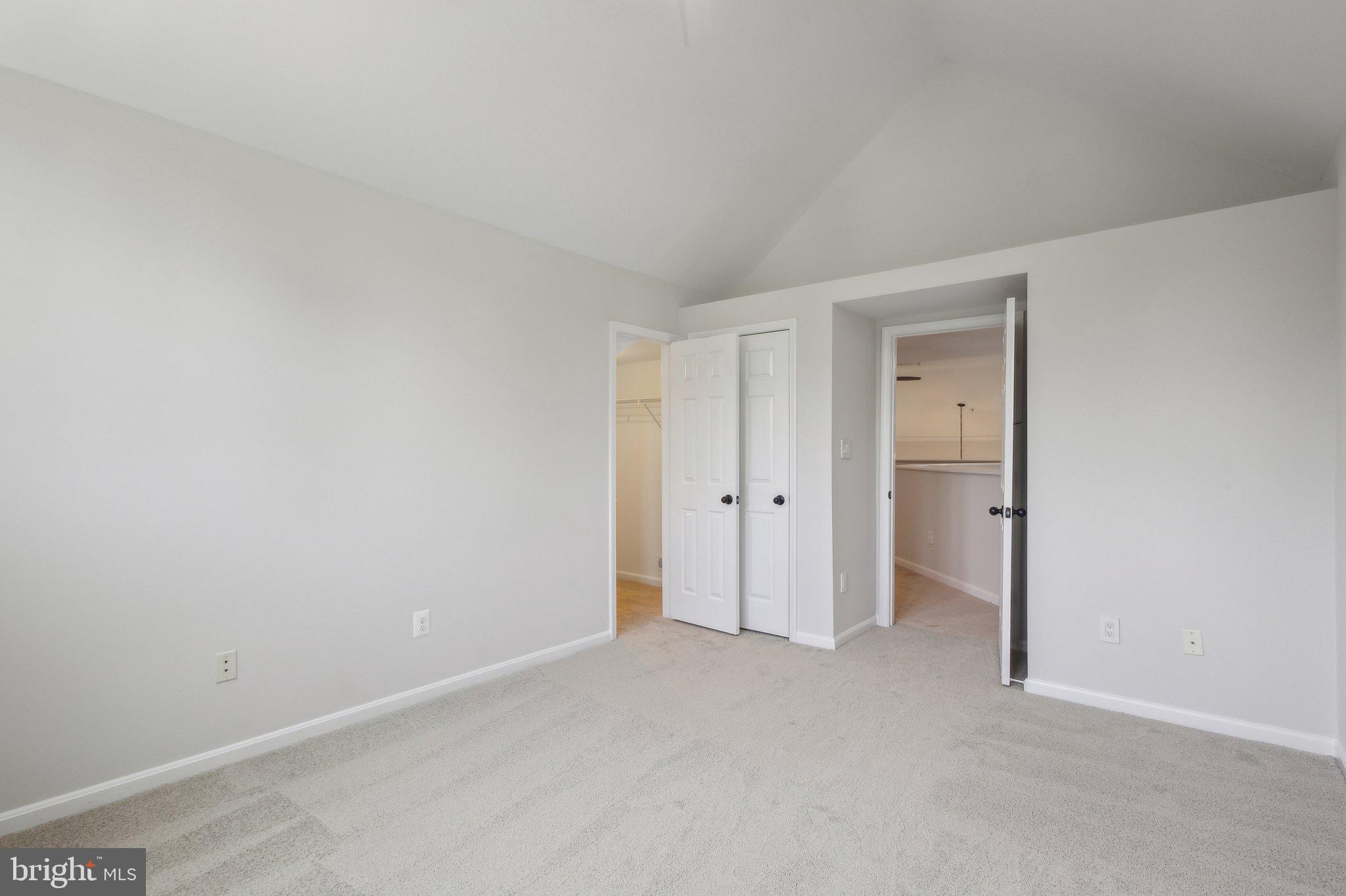 1377 GARDEN WALL CIRCLE 607F