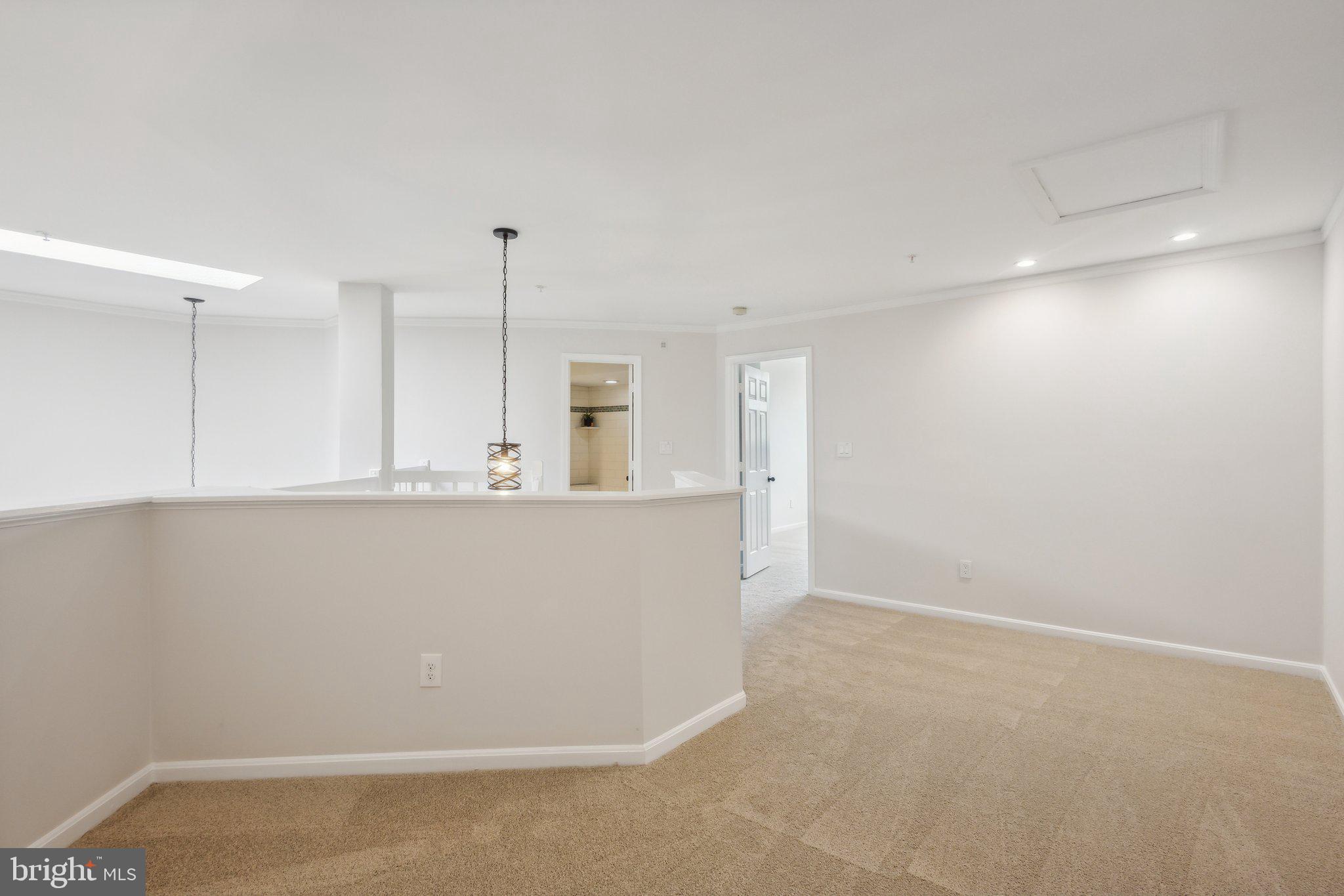 1377 GARDEN WALL CIRCLE 607F