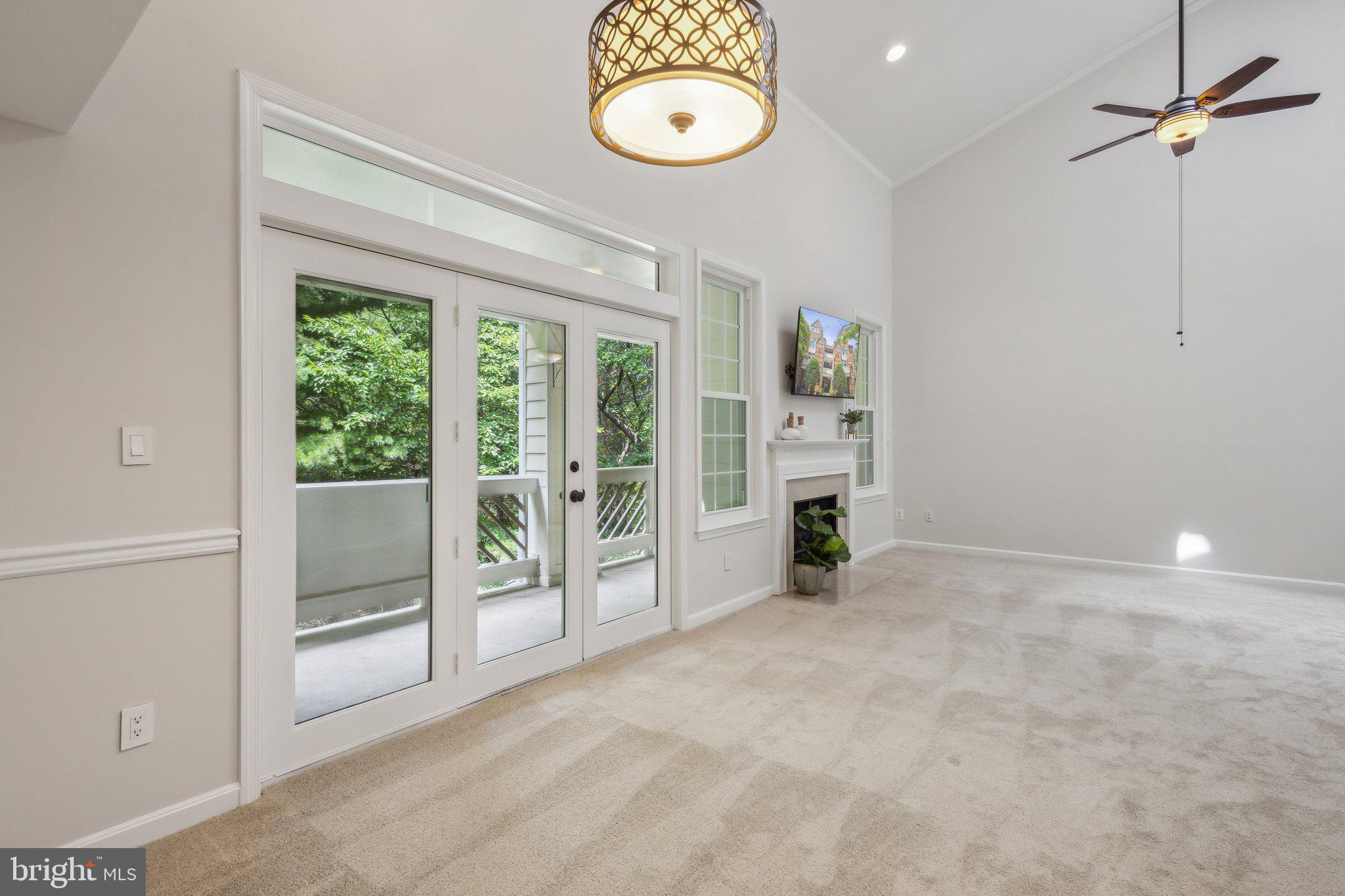 1377 GARDEN WALL CIRCLE 607F