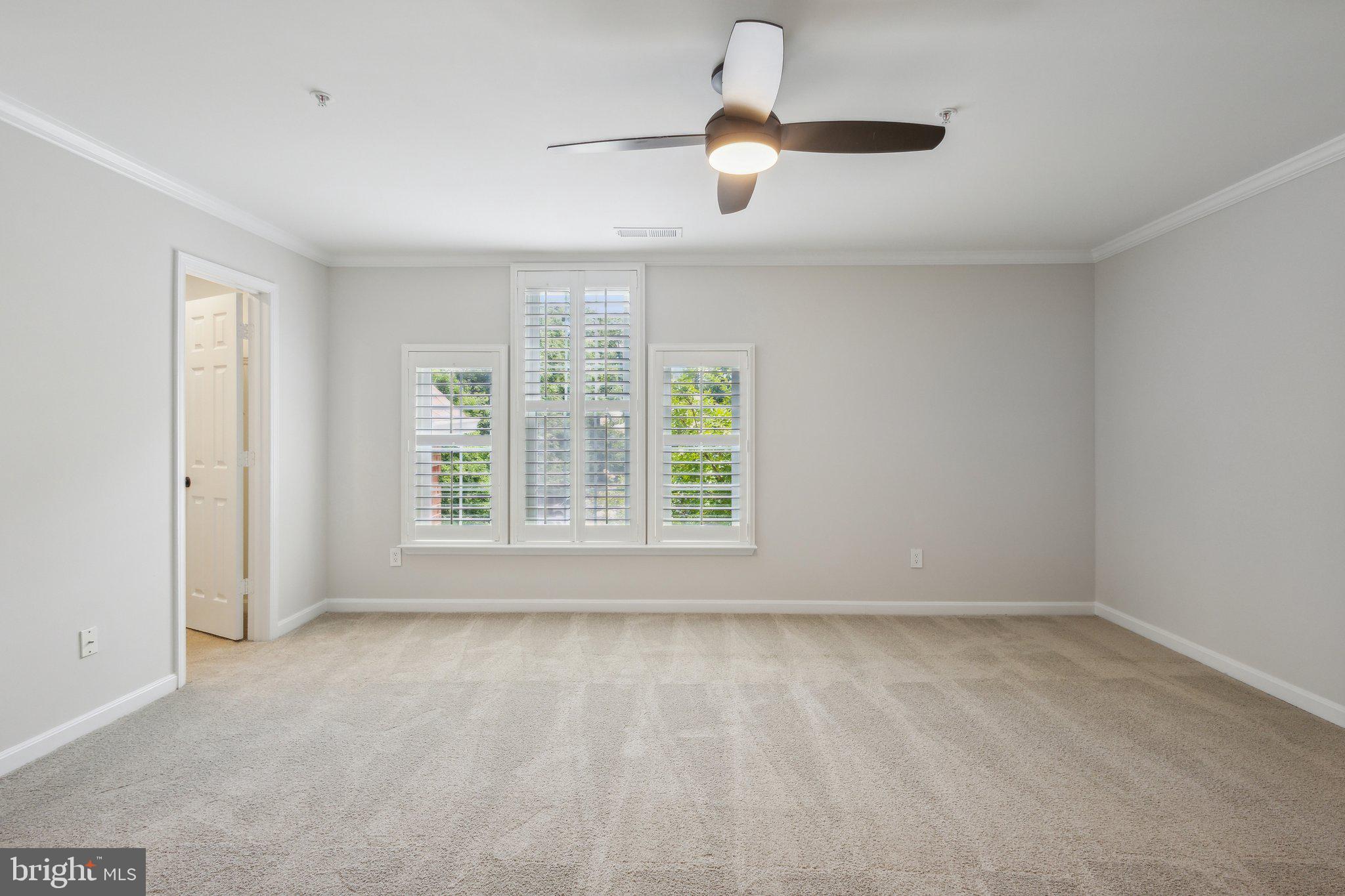 1377 GARDEN WALL CIRCLE 607F