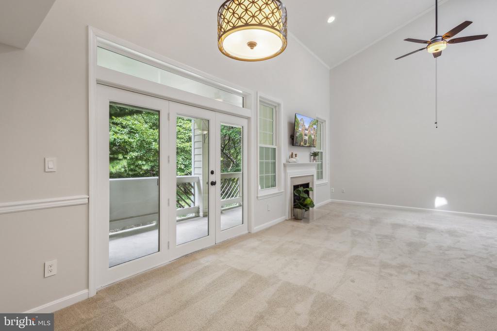 1377 GARDEN WALL CIRCLE 607F