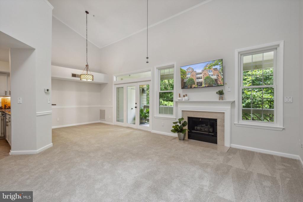 1377 GARDEN WALL CIRCLE 607F
