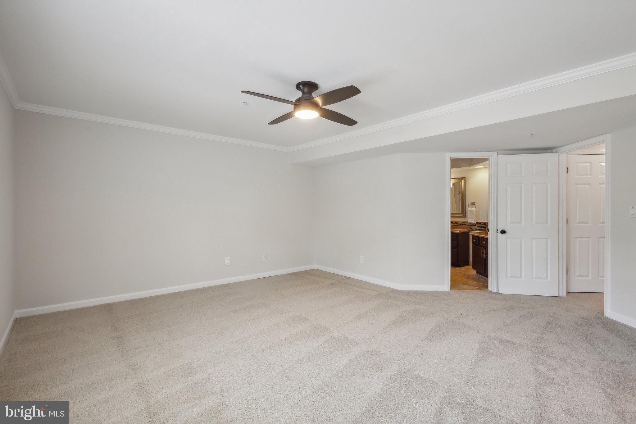 1377 GARDEN WALL CIRCLE 607F