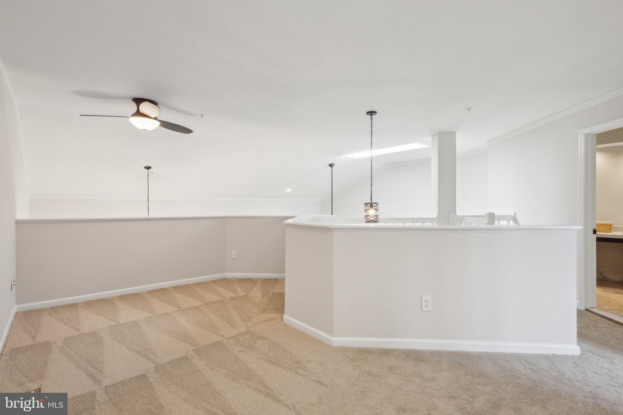 1377 GARDEN WALL CIRCLE 607F