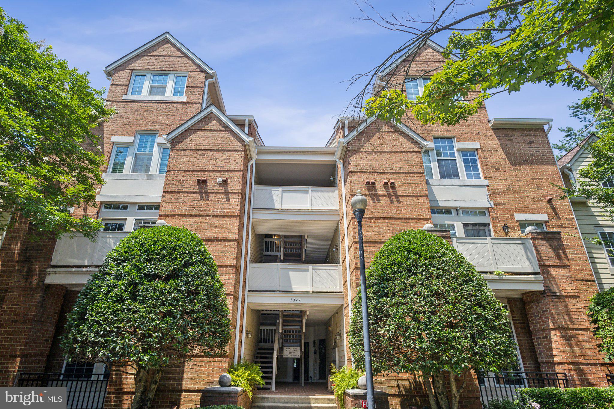 1377 GARDEN WALL CIRCLE 607F