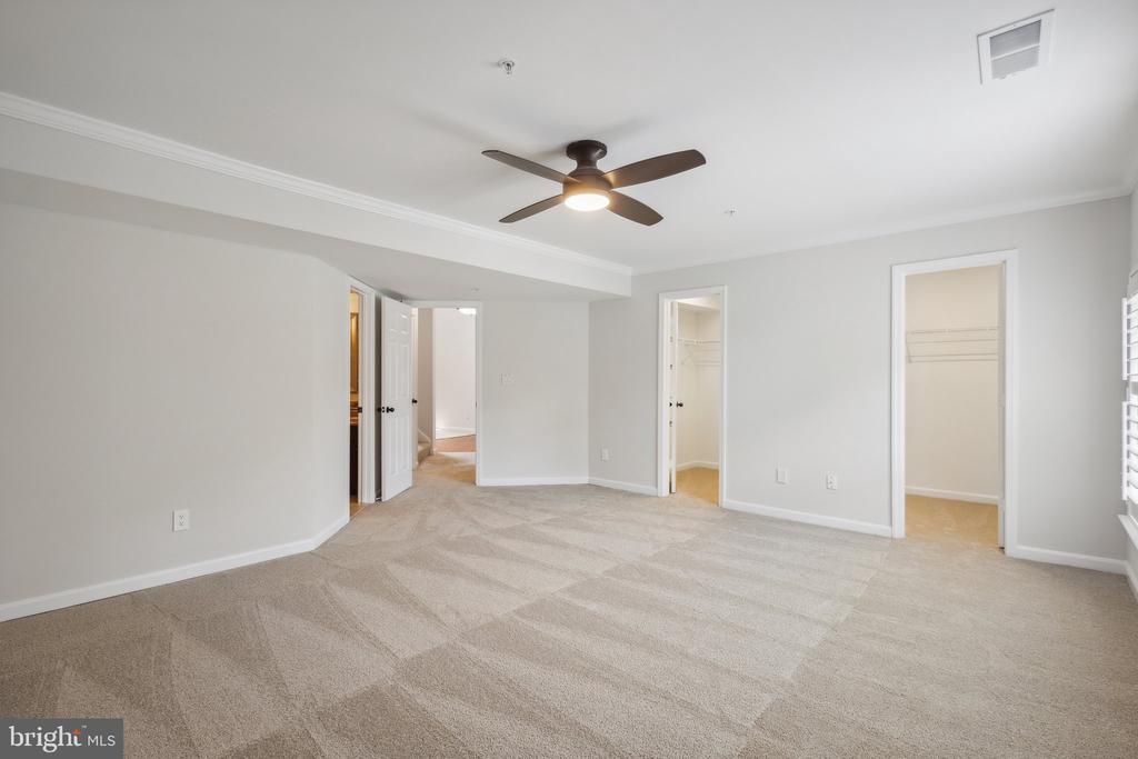 1377 GARDEN WALL CIRCLE 607F