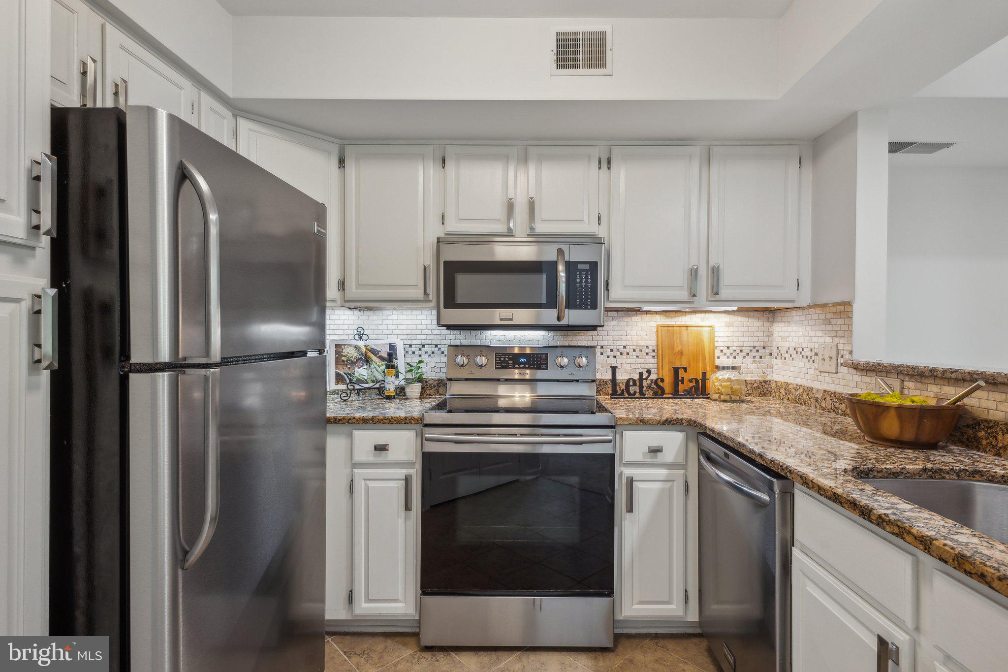 1377 GARDEN WALL CIRCLE 607F
