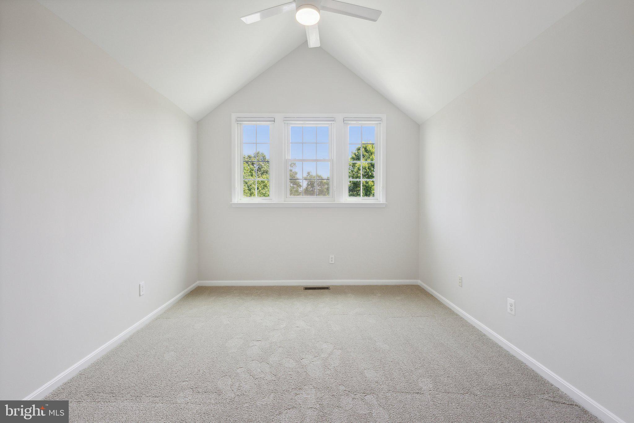 1377 GARDEN WALL CIRCLE 607F