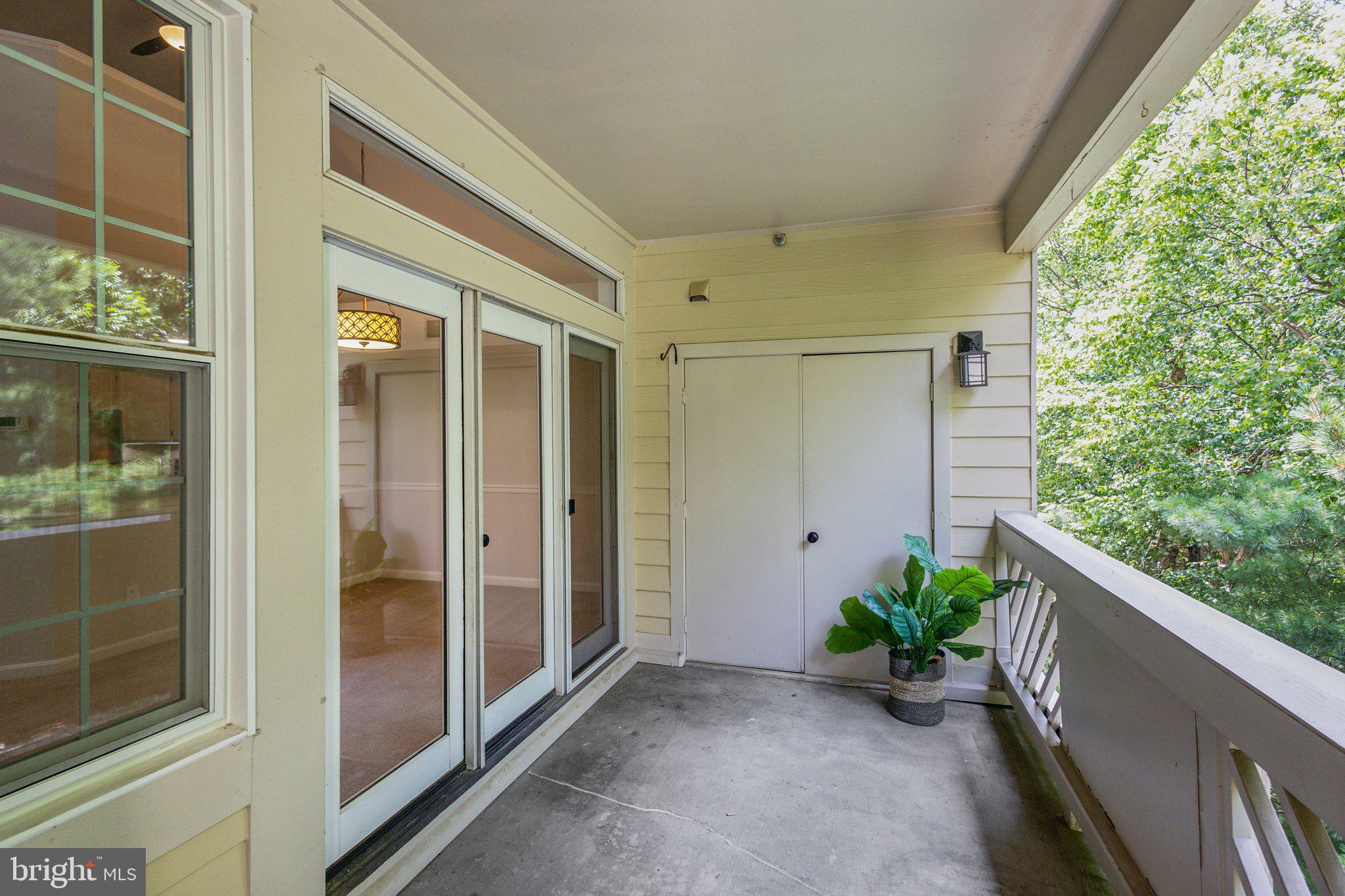 1377 GARDEN WALL CIRCLE 607F