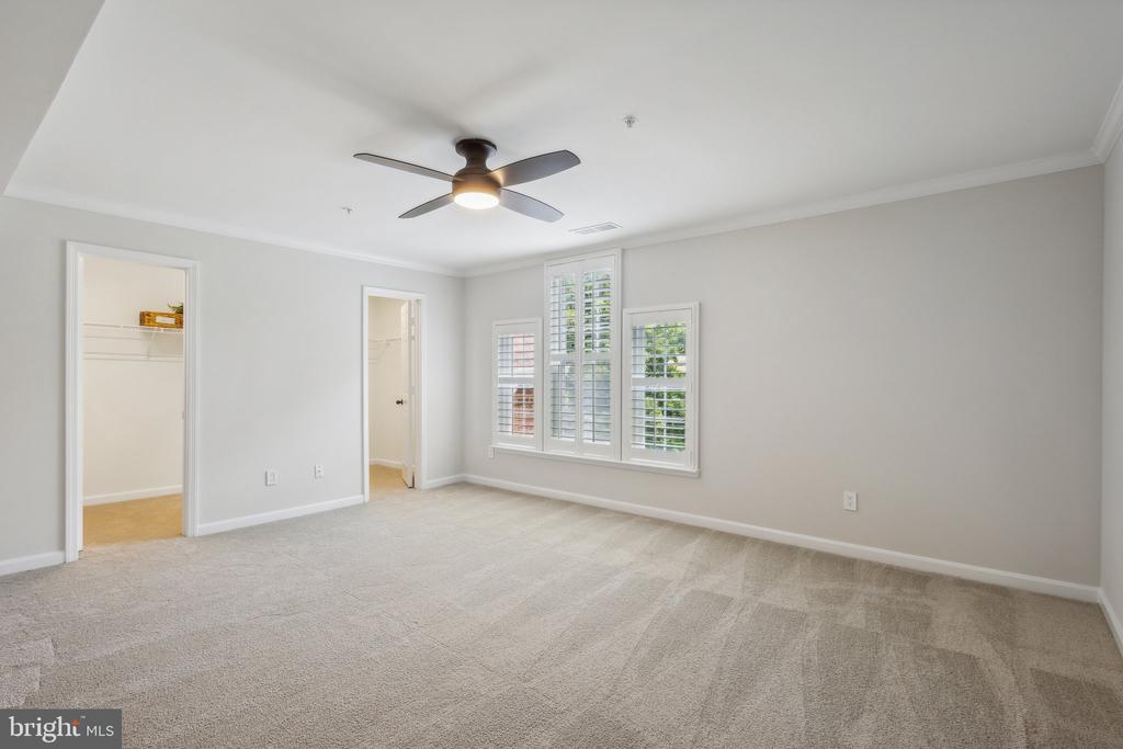 1377 GARDEN WALL CIRCLE 607F