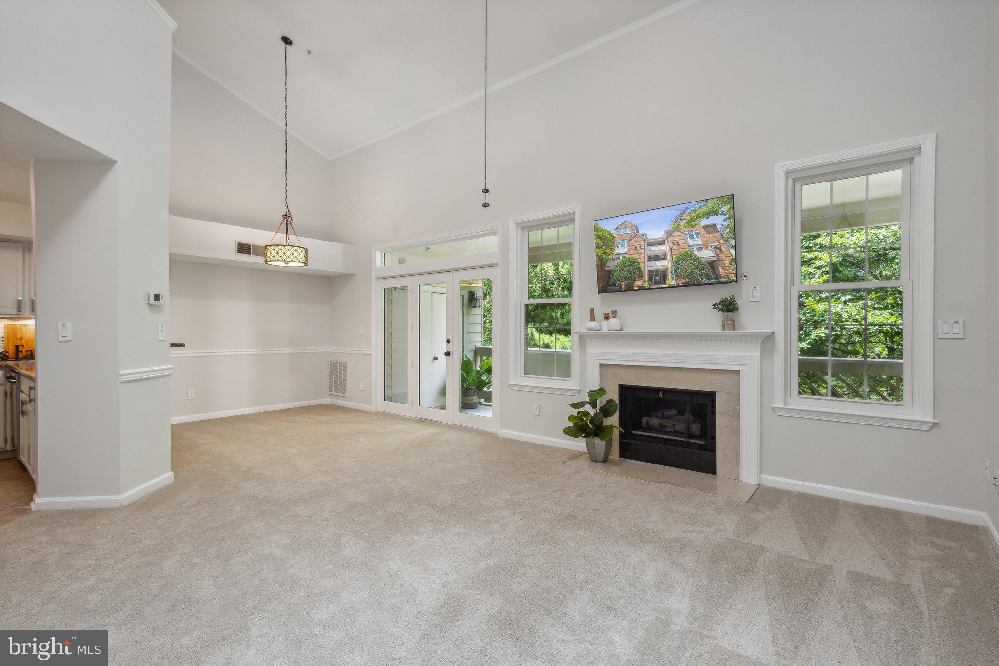 1377 GARDEN WALL CIRCLE 607F