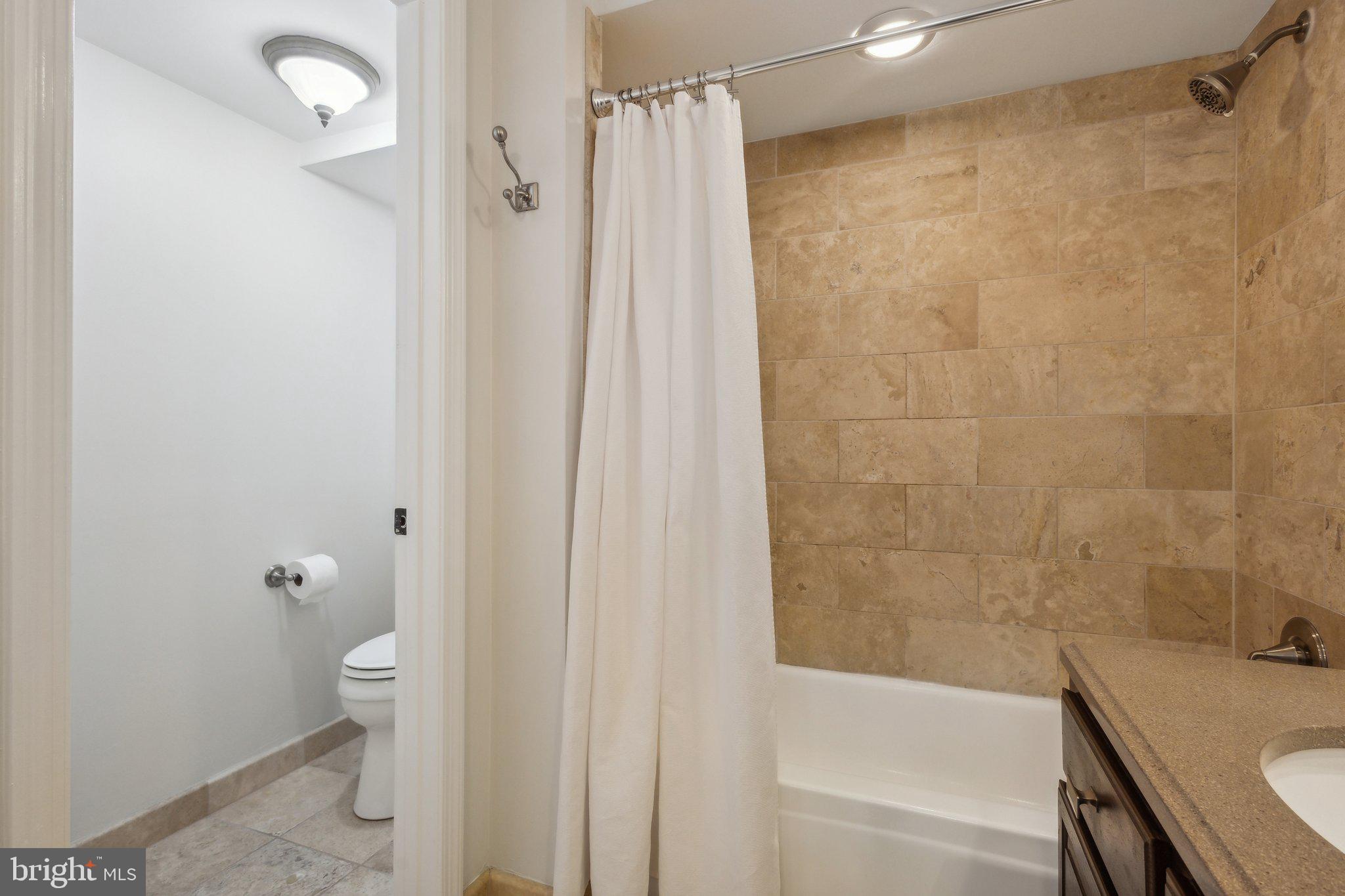 1377 GARDEN WALL CIRCLE 607F