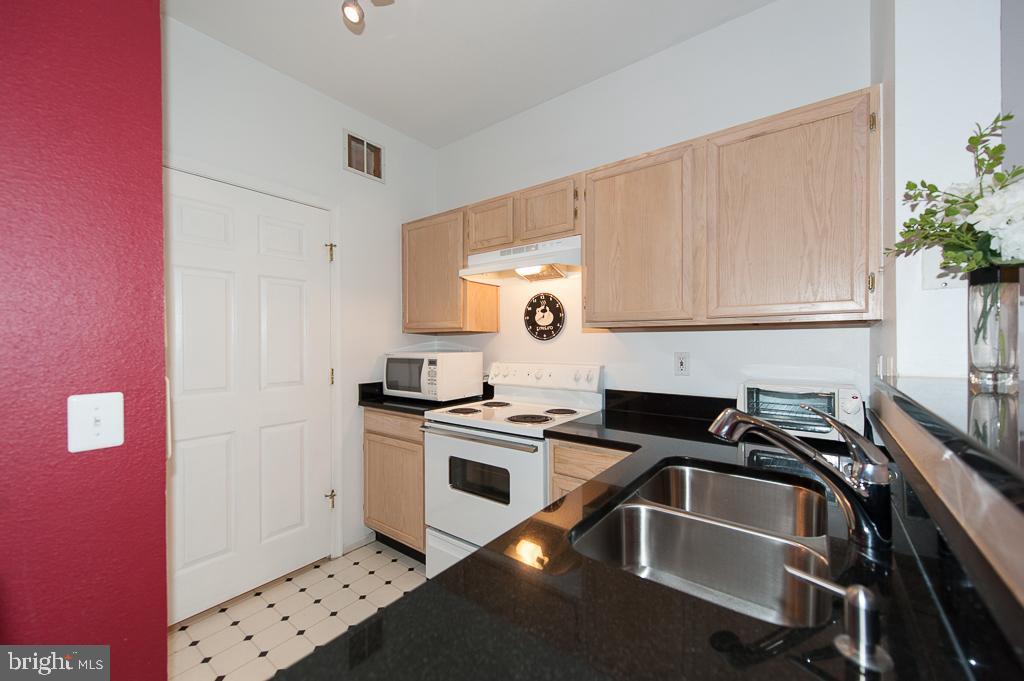1580 SPRING GATE DRIVE 4116