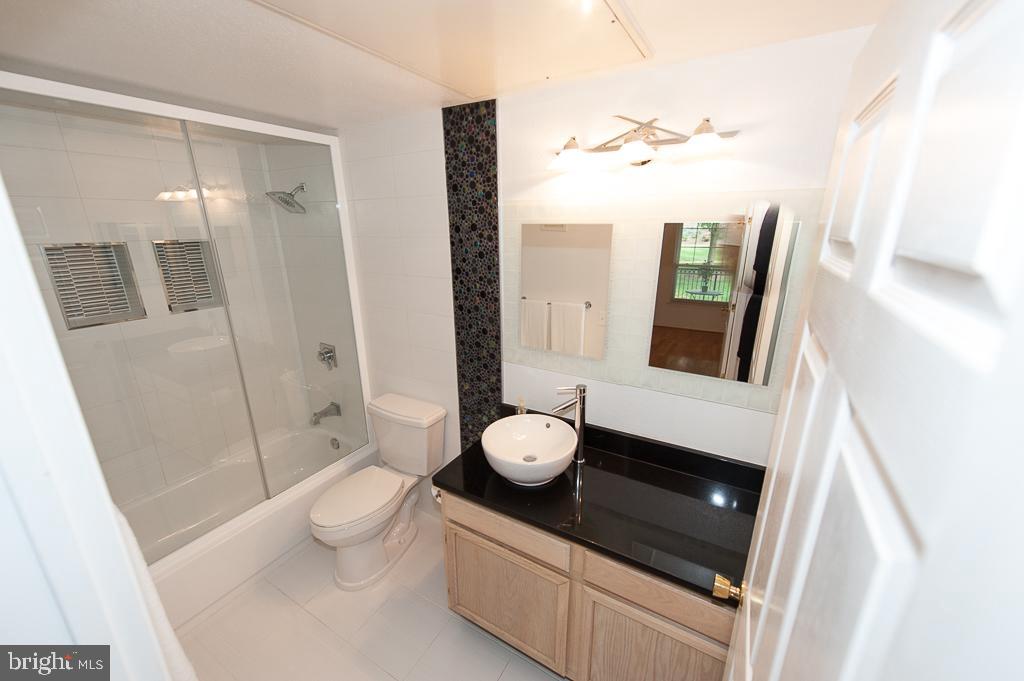 1580 SPRING GATE DRIVE 4116