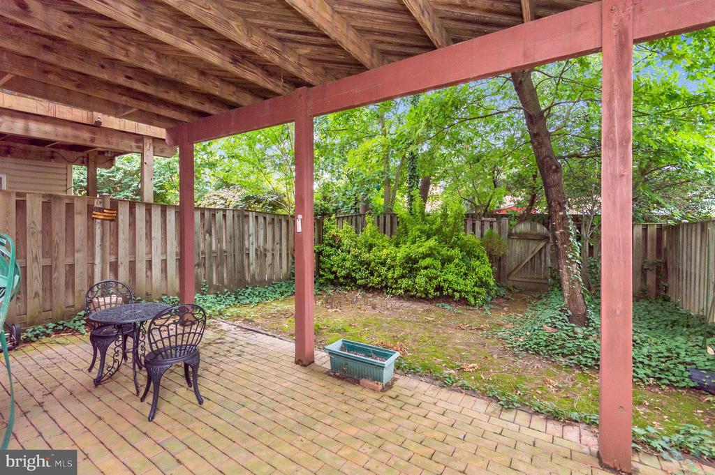 6324 FRANCONIA COMMONS DRIVE
