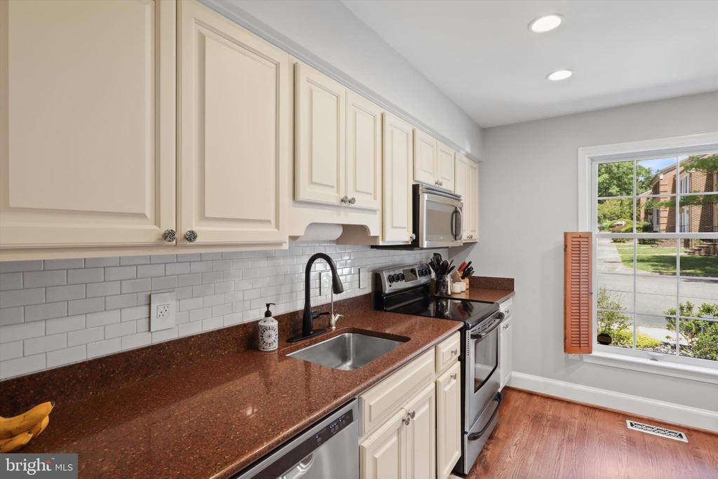 6807 INDIAN RUN COURT