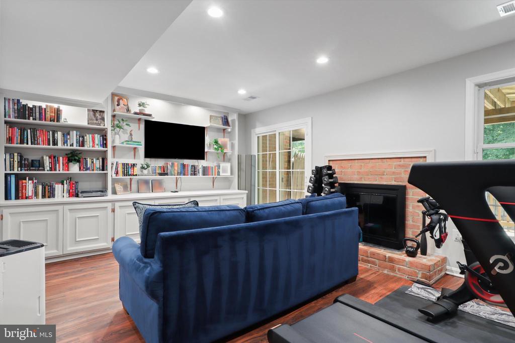 6807 INDIAN RUN COURT